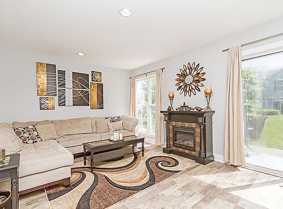3rd image of 1099 Camden Ct