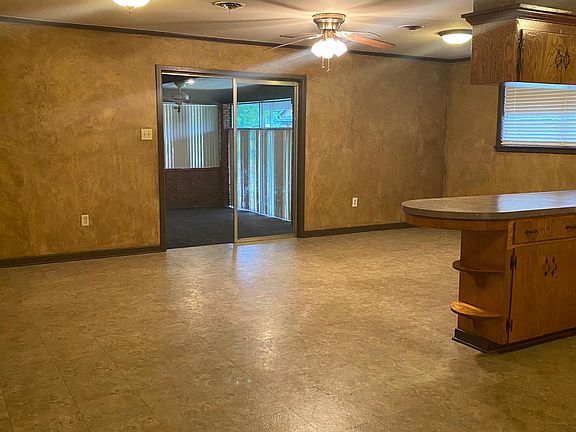 Dining/kitchen