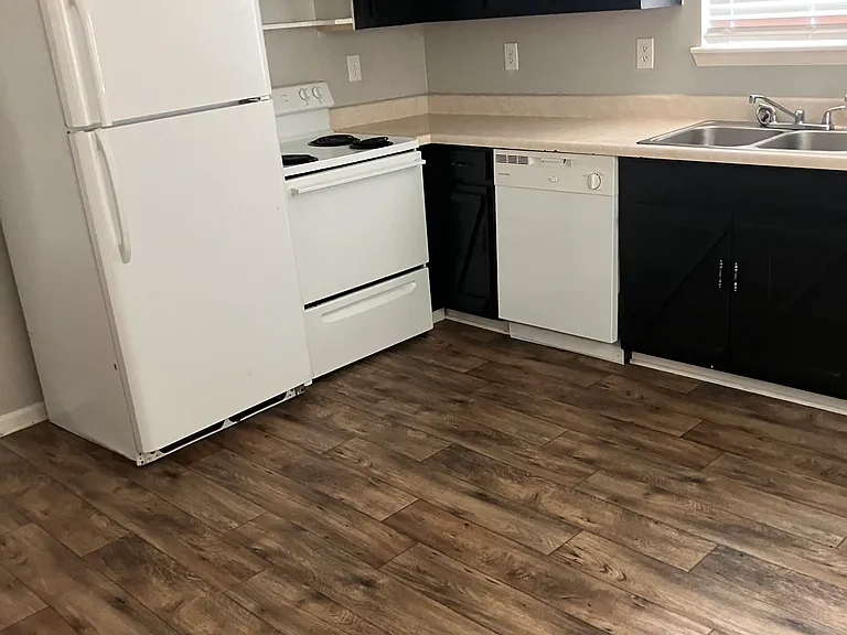 307 Lilly Ln — Photo 1