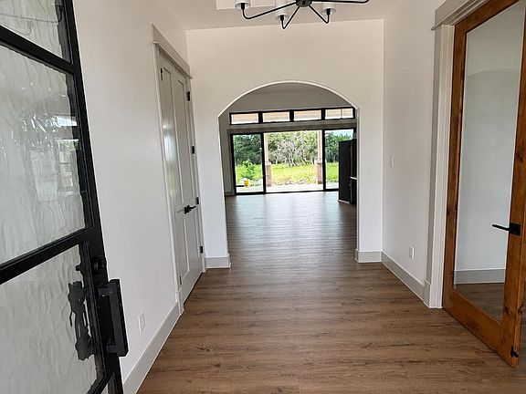 4th image of 396 Burnet Oaks Drive