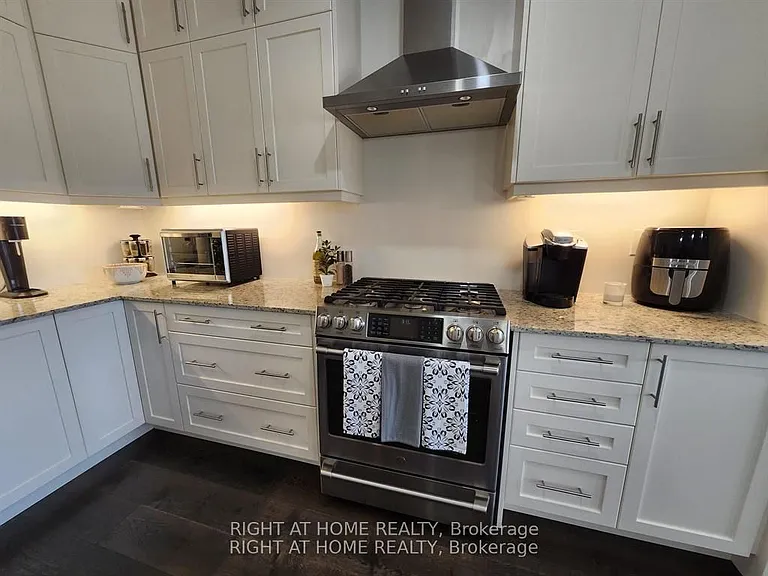 84 Diamond Valley Dr — Photo 22