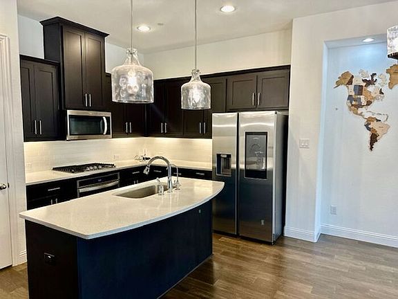 2nd image of 122 Canonbury Dr