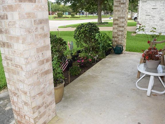3rd image of 1718 Kemah Oaks Dr