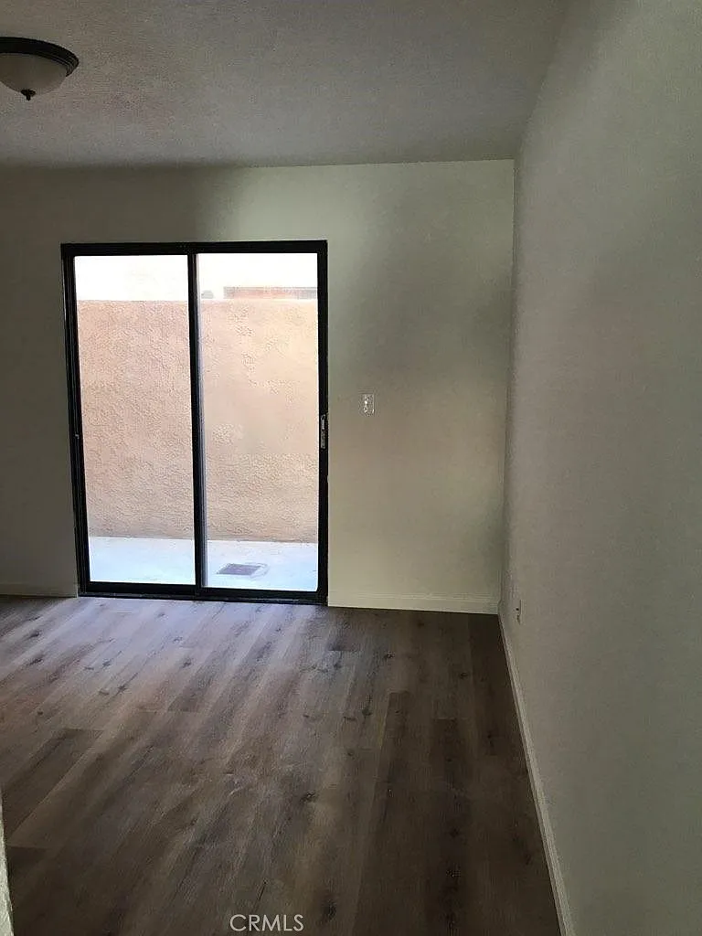 3 bed, 2.0 bath, 1100 sqft, $2,000 — Photo 2