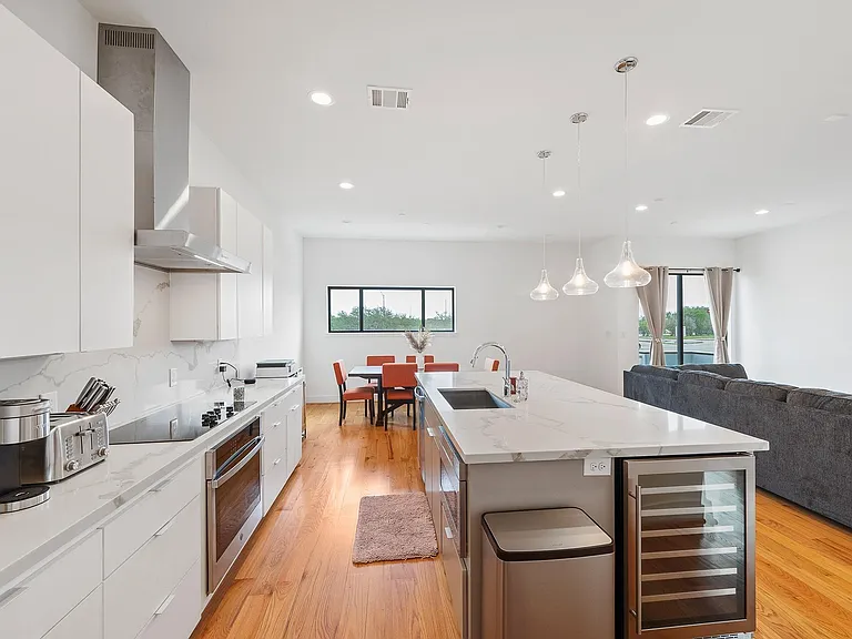 2239 N Macgregor Way — Photo 12