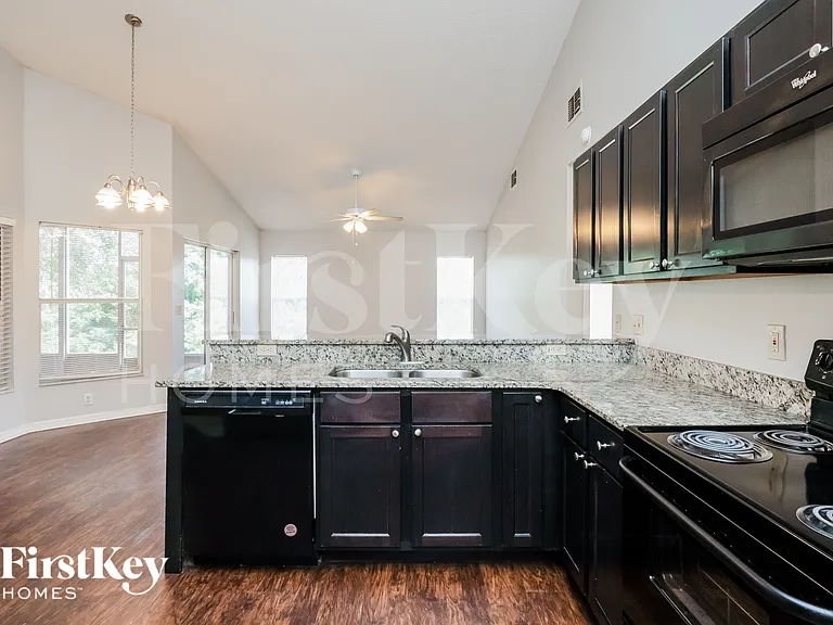 6809 Coral Cove Dr — Photo 5