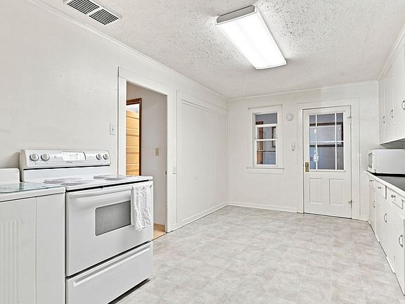 5th image of 121 N Front St