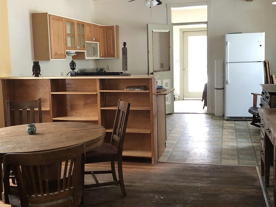 2nd image of 825 5th Ave