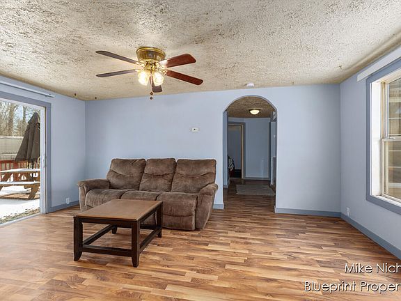 2nd image of 840 Gregg St