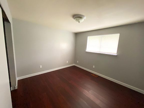5th image of 11920 NE 67th Pl