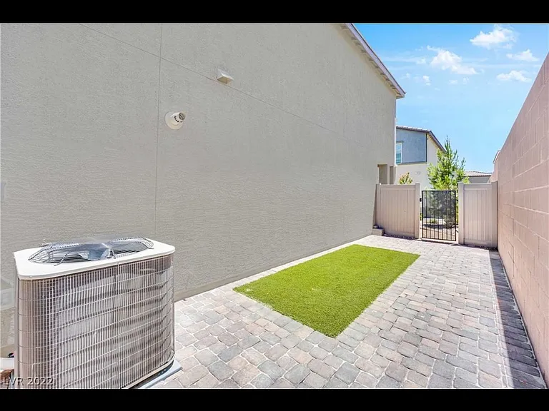 7447 Sunray Point St — Photo 3
