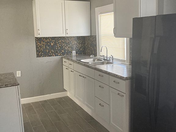 3rd image of 6640 Agnes Ave