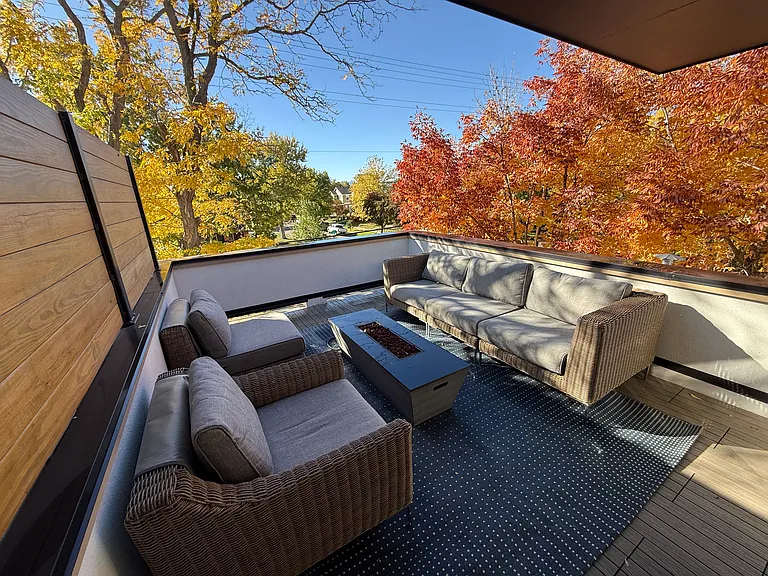 2352 Irving St — Photo 8