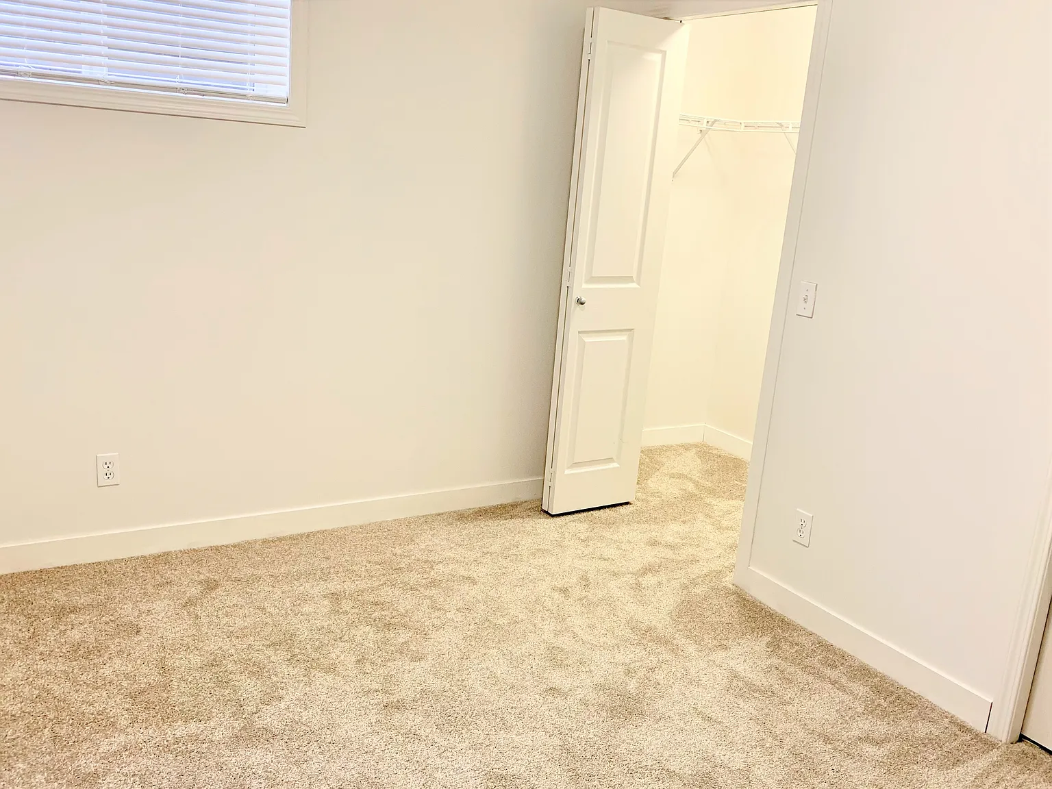 192 Saddlebrook Point NE — Photo 2