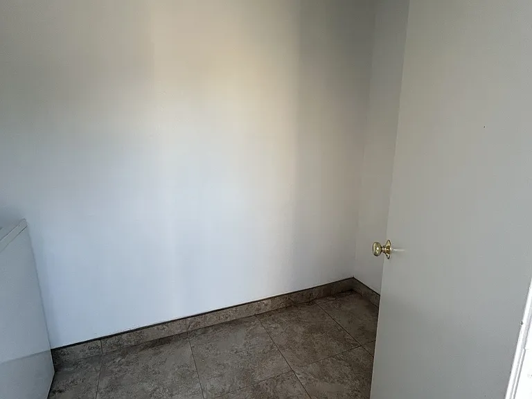 22011 Lakeland Ave — Photo 18