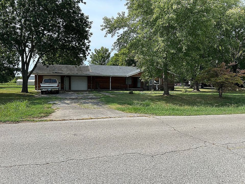 1st image of 304 E 8th St