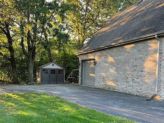 4th image of 8675 Fair Oaks Ln