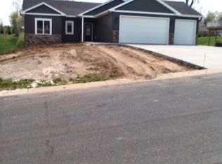 879 10th St SW, Pine Island, MN 55963