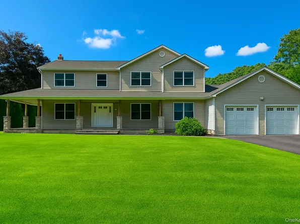 14 Wessel Lane, Medford, NY 11763