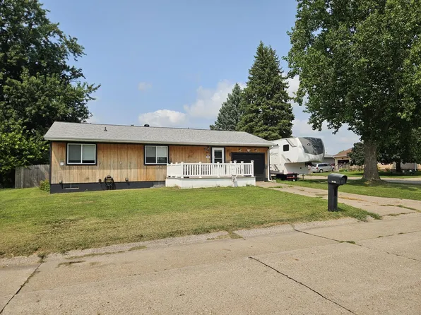 2803 Allen St, Muscatine, IA 52761