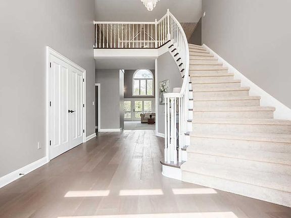 4th image of 1420 Abbotsford Green Dr