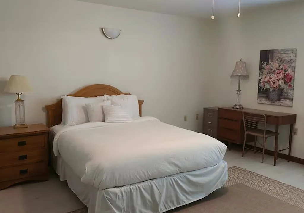 3 bed, 2196 sqft, $2,500 — Photo 2