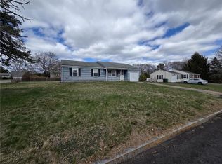 10 Wagon Wheel Ln, Woonsocket, RI 02895