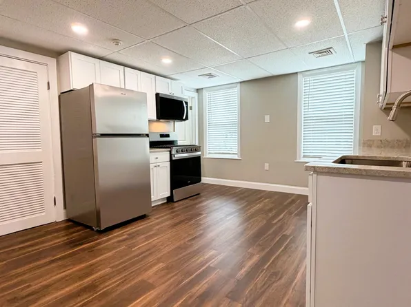 706 Front St #1R, Woonsocket, RI 02895