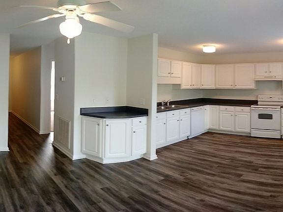 3rd image of 2120 Sanibelle Ln #B
