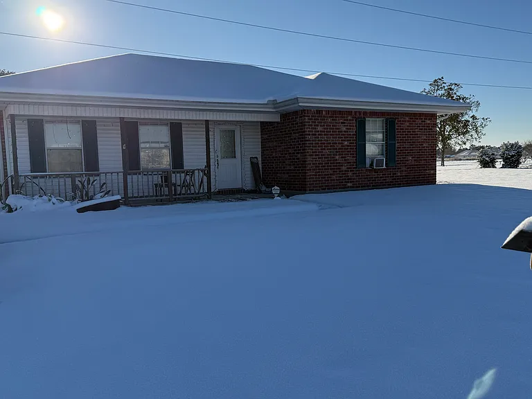143 Richland Dr — Photo 1