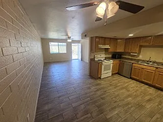 1140 E Curry Rd #B — Photo 1