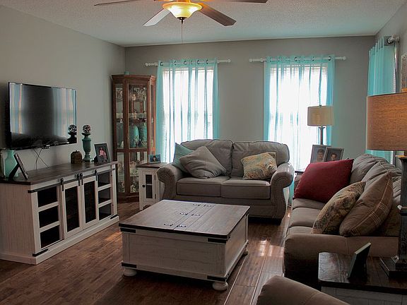 5th image of 2318 Earleen St