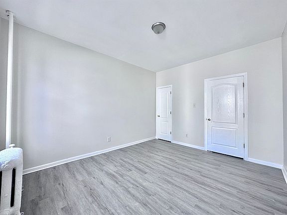 5th image of 326 Summit Ave APT 202