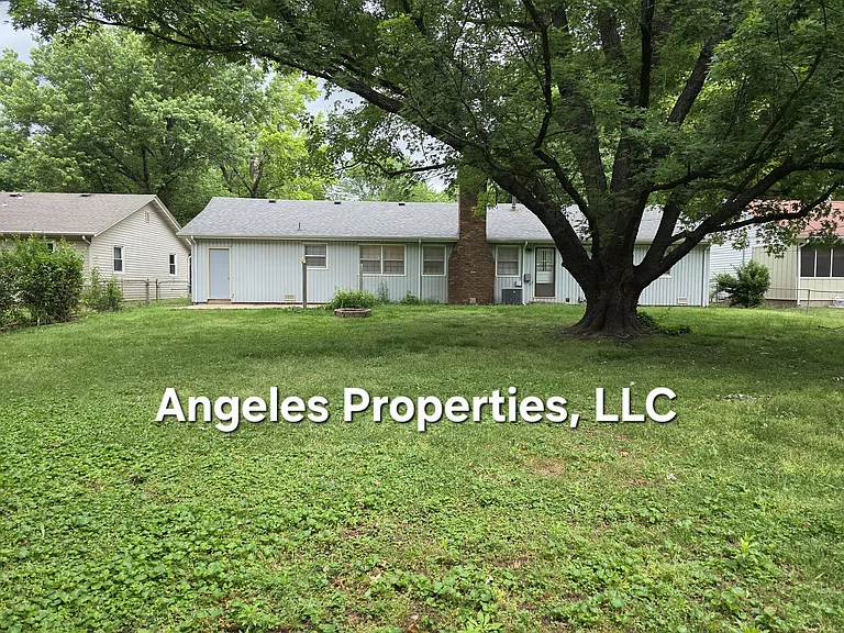 1318 E Downing St — Photo 20