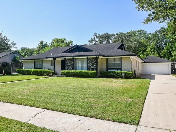 7719 Clarewood Dr, Houston, TX 77036