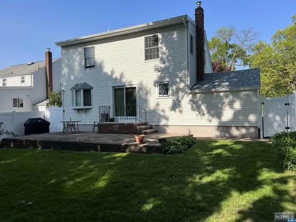2-06 33rd St, Fair Lawn, NJ 07410