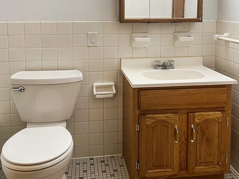 Carroll Court Apartments — Photo 46