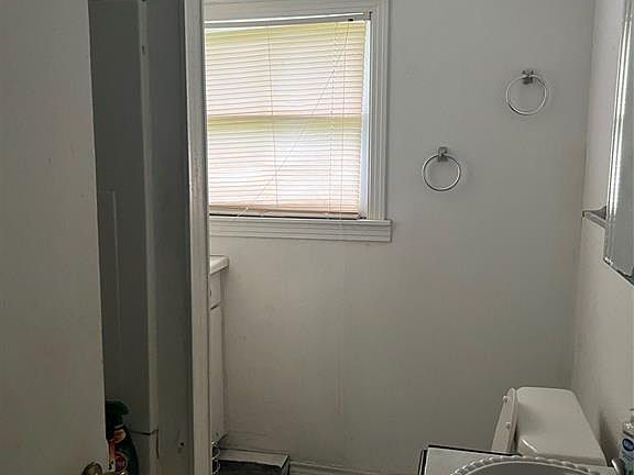 3rd image of 2021 Nashby Street