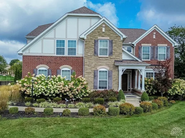 2031 Stonewater Dr, Centerville, OH 45458