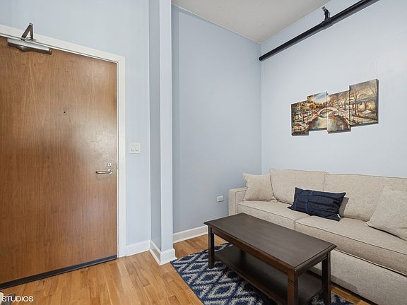 2nd image of 1305 S Michigan Ave APT 1510