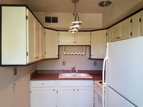 4th image of 1446 S Palo Verde Ave APT C15