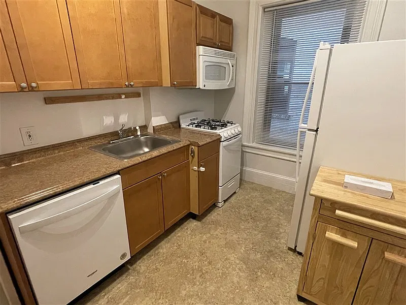877 Massachusetts Ave — Photo 4