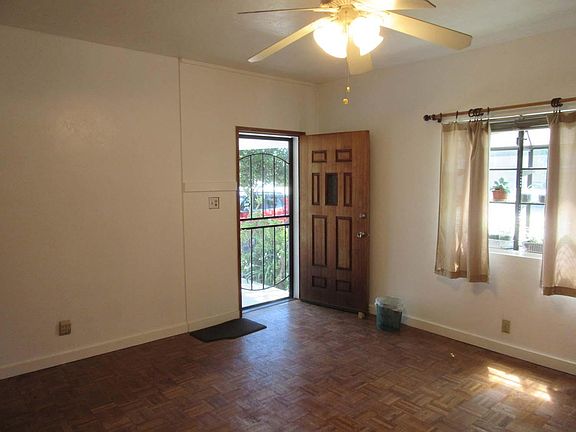 4th image of 61 E Ellis St
