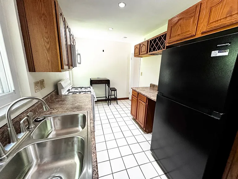 3325 Shadyway Dr — Photo 4