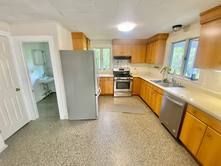 301 Dorchester Rd — Photo 2