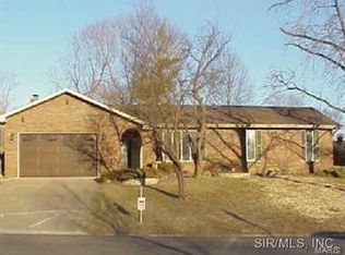 63 W Fairlane Dr, Glen Carbon, IL