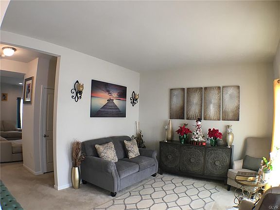 5th image of 2204 Emanuel Ct