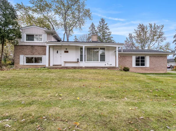 32447 Bonnet Hill Rd, Farmington Hills, MI 48334