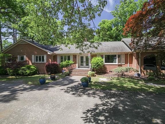 4th image of 2236 Rose Hall Dr