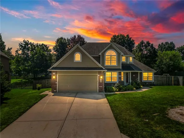 522 NE Leann Dr, Blue Springs, MO 64014